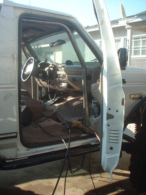 1995 Ford Bronco - the front cage. i wanted to be able to use my visors with the cage so i designed it around that.