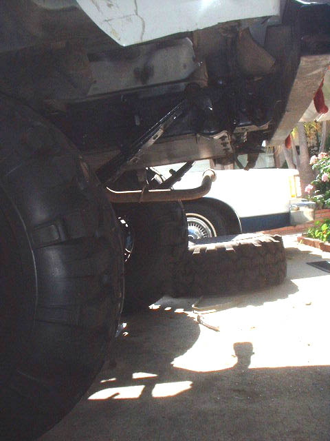 1995 Ford Bronco - So much clearance now.. (I redid the exhaust later)