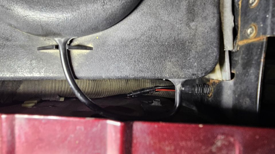 Wire connector under the seat of a 1996 Ford Bronco