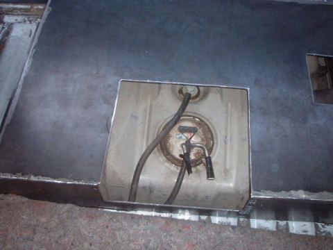 1995 Ford Bronco - Access to the fuel pump.. Lots of room to remove it without dropping the tank.