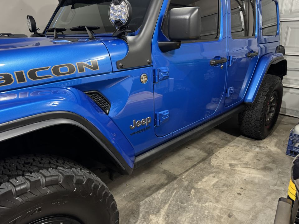 Blue Jeep Wrangler Rubicon side view with N-Fab steps