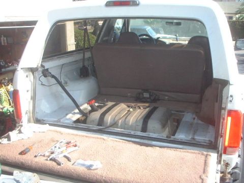 1995 Ford Bronco - Used some rubber straps to hold the tank down and some rubber under the tank to seperate it from the skid.