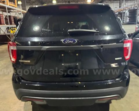 2016 Ford Explorer - These first 5 pics were all I saw before bidding.