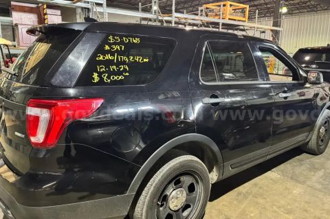 2016 Ford Explorer - These first 5 pics were all I saw before bidding.