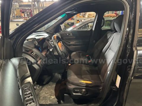 2016 Ford Explorer - These first 5 pics were all I saw before bidding.