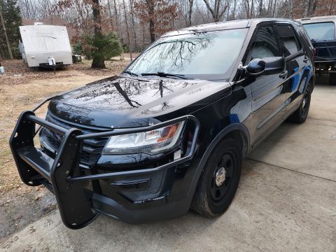 2016 Ford Explorer - The hood has the typical corrosion along the front edge. But there's surprisingly little body damage. The worst might be the holes for the…