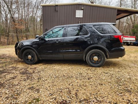 2016 Ford Explorer - I plan to remove the spotlight, dog dishes, wrap scraps, duct tape on the roof, and probably the grill guard.