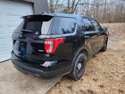 2016 Ford Explorer - Most of the wrap was removed before the auction, except the front tow point cover, and some scraps around the door handles & taillights (no…