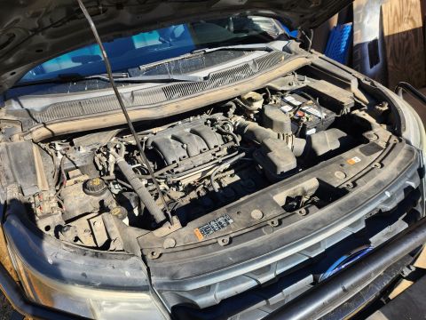 2016 Ford Explorer - Other than the dust, the engine bay is very clean, and everything works.