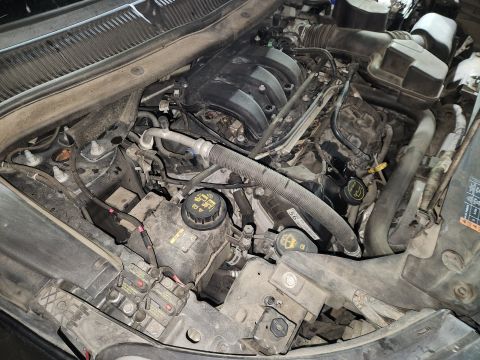 2016 Ford Explorer - Other than the dust, the engine bay is very clean, and everything works.