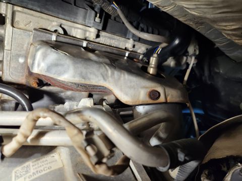 2016 Ford Explorer - Despite the rear cat having been removed at least twice, everything back here looks factory.