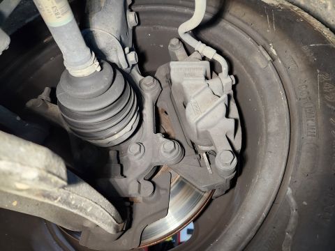 2016 Ford Explorer - Apparently, the brakes were just changed before it was decommissioned.
