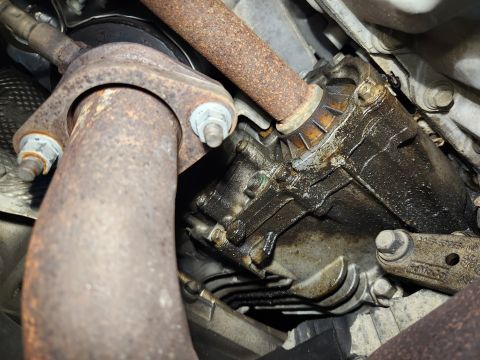 2016 Ford Explorer - Although records show the PTU (transfer case) has been serviced regularly, it's a lot oilier than it should be.
