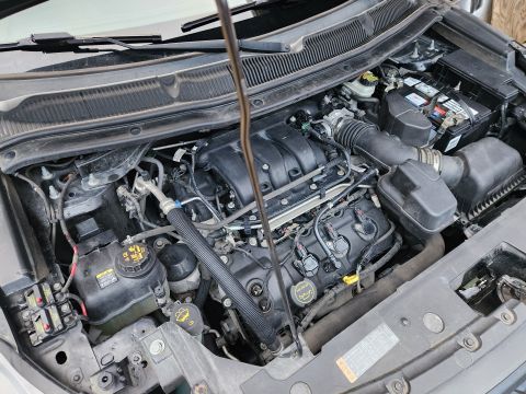 2016 Ford Explorer - First thing I did was wash the engine.