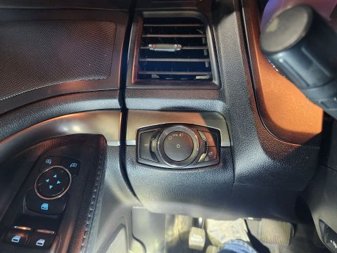 2016 Ford Explorer - The door switches are backlit, but not the headlight switch.