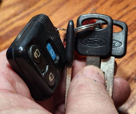 2016 Ford Explorer - I got 4 plain keys & 2 hatch remotes.