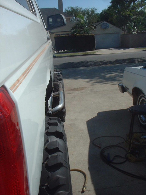 1995 Ford Bronco - 2" diameter .120 thick tube sliders.