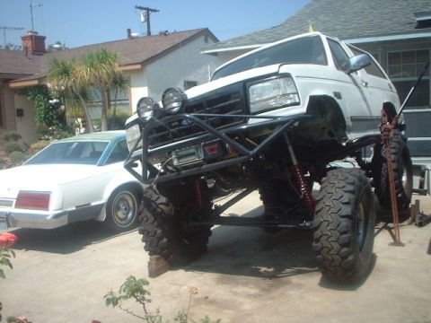 1995 Ford Bronco - Testing them with the hi-lift..