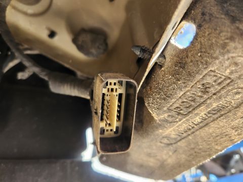 2016 Ford Explorer - Though not originally equipped, the harness is ready for the receiver wiring, which plugs in on the right side.