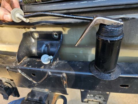 2016 Ford Explorer - Some of the body holes didn't have bolts, so oil is needed for threads to be cut during the first installation.