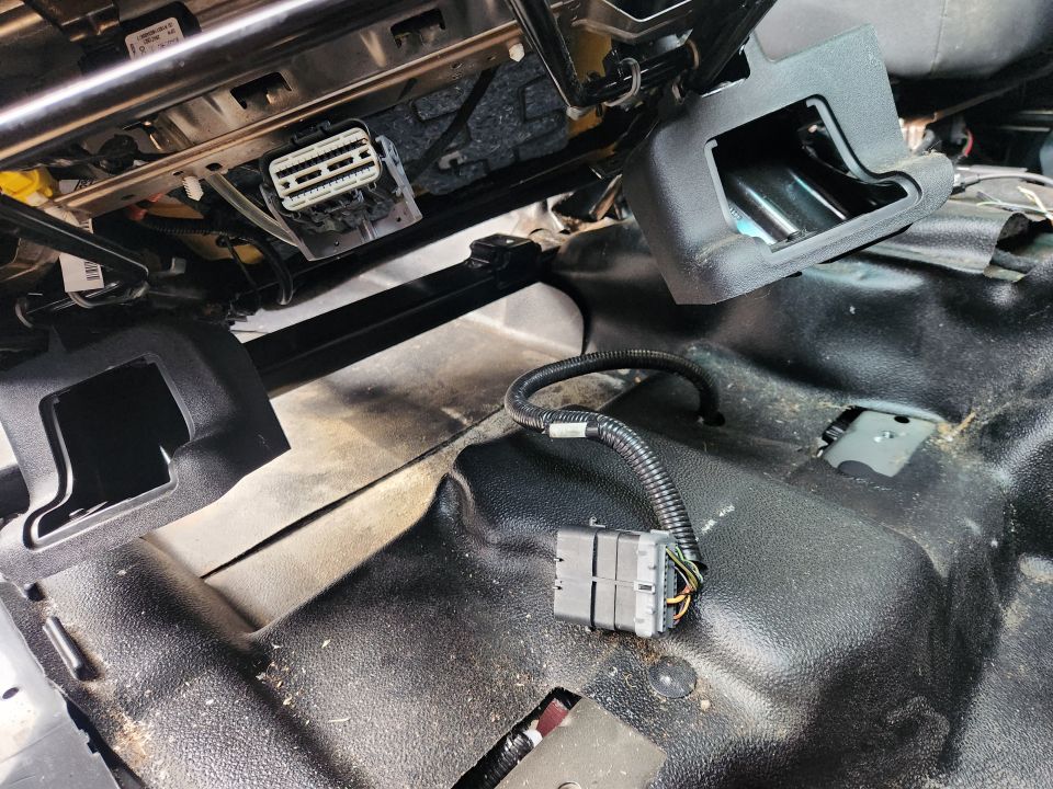 After finding a '15 Explorer Limited in a local JY with good-looking cooled memory seats and carpet, the basic chairs & plastic flooring came out.