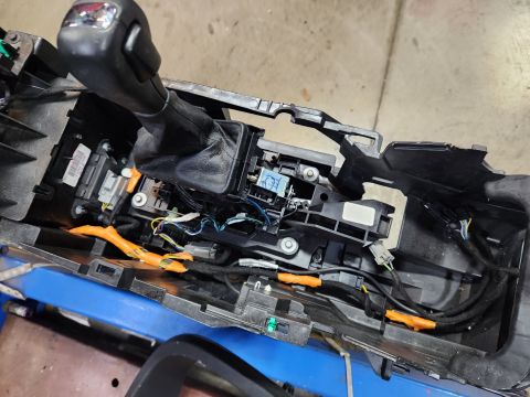 2016 Ford Explorer - Other than a traction control knob and a tow/haul/hill descent button, this console was loaded. The rear HVAC control had been taken, but I…