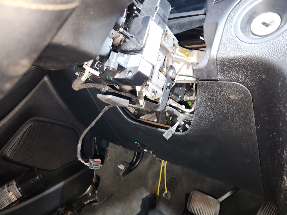 I hate the way the column shifter moves, so its 3 T30 bolts & 2 connectors came out first. Unfortunately, I couldn't swap to the non-shifter column shroud because it's made for a power-adjust memory column & pedals that this PIU doesn't have. So it will keep its original shroud with an empty shifter boot.