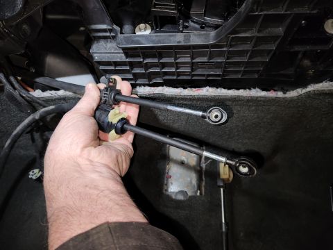 2016 Ford Explorer - Then ends are too different to use the column cable with the console shifter, so it's a good thing I got the cable with the console.