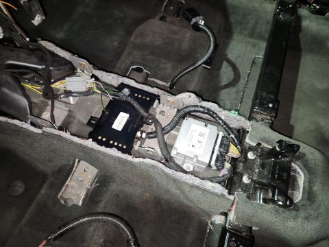 2016 Ford Explorer - The console takes 2 tunnel brackets not used with the police plate. Some of the police wiring can be used to power the console, but several…