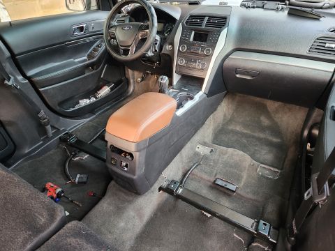 2016 Ford Explorer - The console now has enough wiring connected for the front seats to be installed. A [url=https://3dub200.com/collections/ford-explorer/produ…