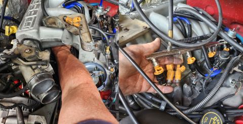 1983 Ford Bronco - V8 Injector Swap IF THE IMAGE IS TOO SMALL, click it. Even with my size 9 hands, it's surprisingly possible to replace 5.0L & 5.8L injector…