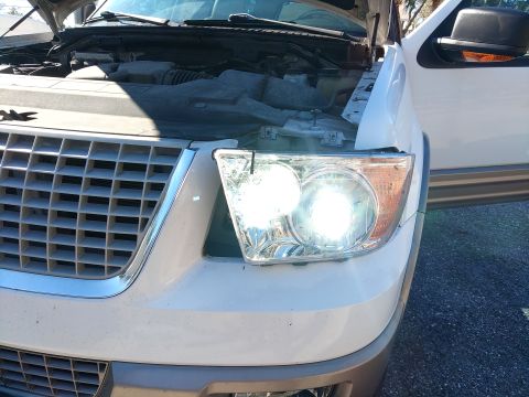2004 Ford Expedition - This is testing the high beam operation. Both the projector, shutter, and high beam bulb are on and working properly. I am using a LED high…