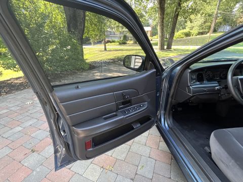2001 Ford Crown Victoria