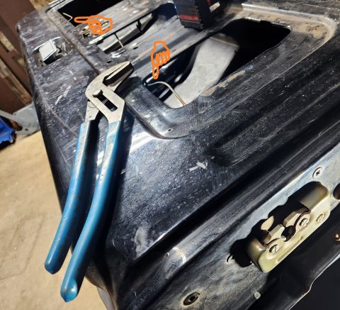 1983 Ford Bronco - Latch Operating Rod Adjustment IF THE IMAGE IS TOO SMALL, click it. To take up the slack so that the latches open as soon as the handle is…