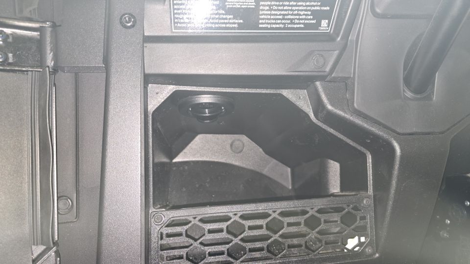 Each side has vents in side storage