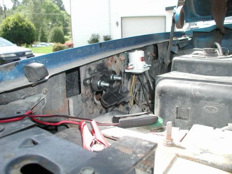 1985 Ford Bronco - I mounted the HMEG fuse holder where the old voltage regulator was.