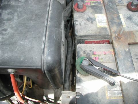1985 Ford Bronco - I ran the charge cable next to the batteries.