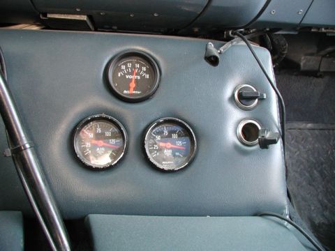 1985 Ford Bronco - Autometer Z-Series, short sweep, #2645.