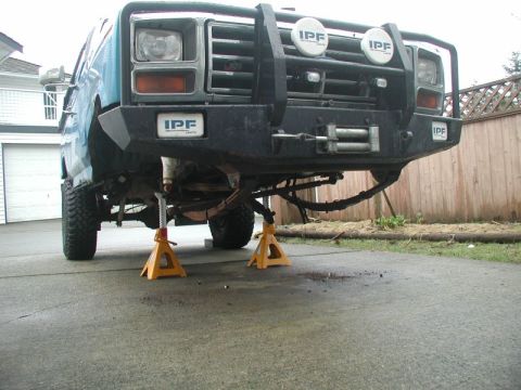 1985 Ford Bronco - We decided to pull the axle and work indoors.