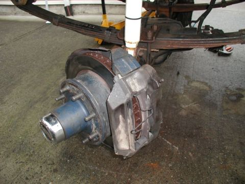 1985 Ford Bronco - 8 lug knuckles and brakes on my 5 lug axle.