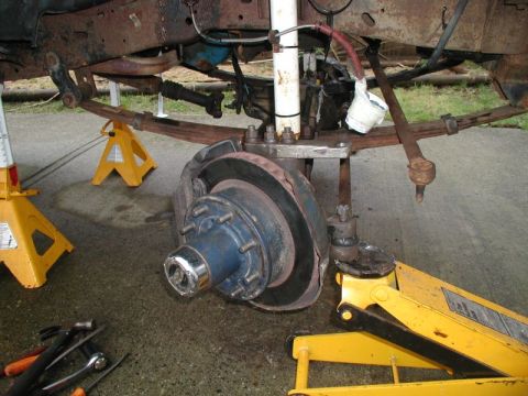 1985 Ford Bronco - 8 lug knuckles and brakes on my 5 lug axle.