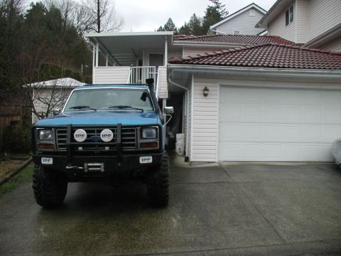 1985 Ford Bronco - Front all done.