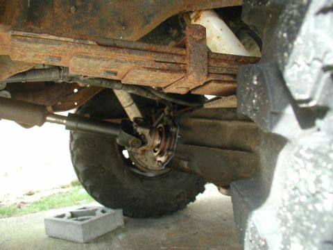 1985 Ford Bronco - I installed a short leaf to the pack's to level the rear and try and bring the pinion down. Still need to lower the pinion.