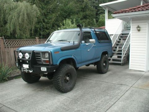 1985 Ford Bronco - A few pictures of my factory boat rack.