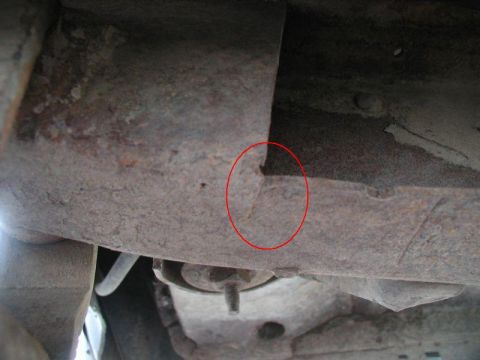 1985 Ford Bronco - One crack behind the shackle mount.