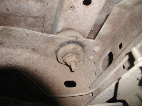 1985 Ford Bronco - I also noticed the rear body mount was toast. Good thing I've been planning on changing them.