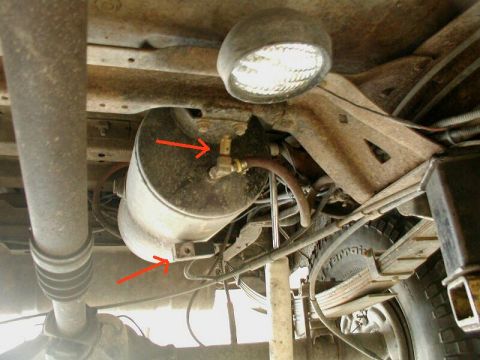 1985 Ford Bronco - Electric drain solenoid on bottom, 152 psi blow off valve on front.