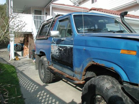 1985 Ford Bronco - Side molding removed.