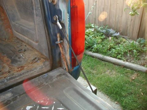 1985 Ford Bronco - Right cable replaced.