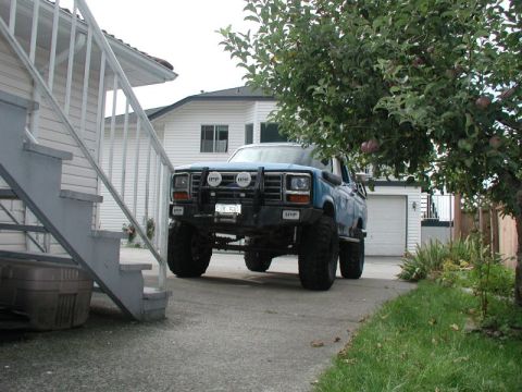1985 Ford Bronco - Today's canvas.